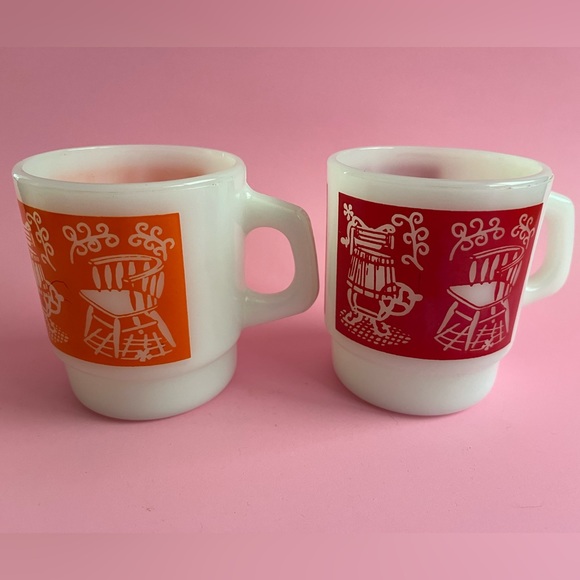 Set of two anchor hocking, milkglass mugs with vintage bicycle, woodstove design - Picture 4 of 6